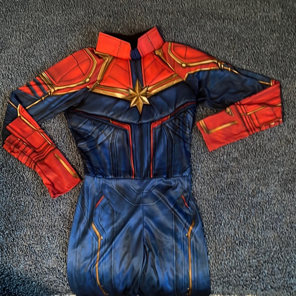 HALLOWEEN CAPTAIN MARVEL COSTUME